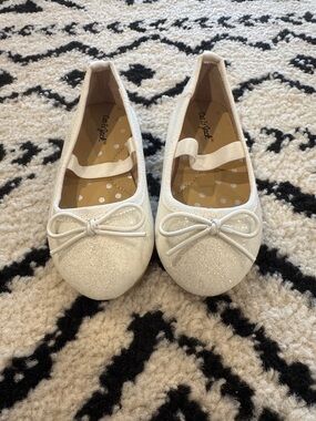NWOT Cat & Jack Toddler Nora Slip-On White Glitter Ballet Flats - 6T